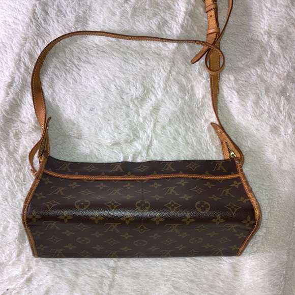 Auth Louis Vuitton Popincourt Bag - Picture 7 of 15